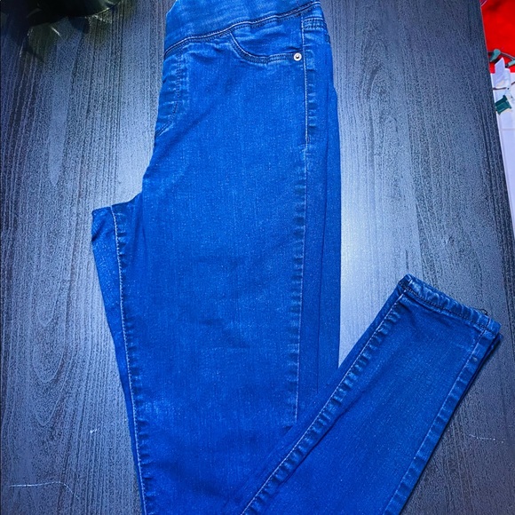 OLD NAVY Jeans - Picture 2 of 5